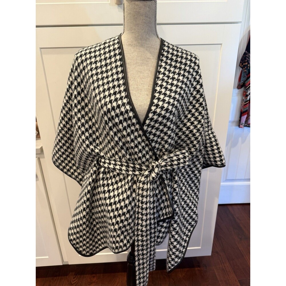 Liz Claiborne Houndstooth Cape Poncho OS Black Cream Belted Faux Leather Trim